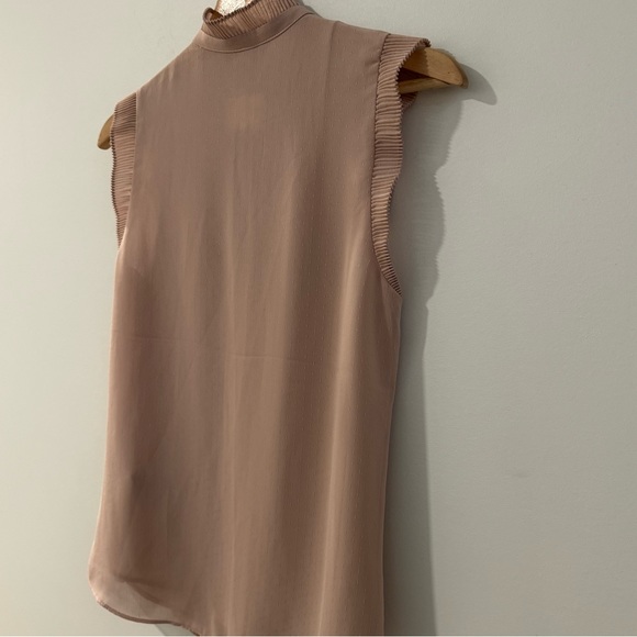 NWT H&M Rose Sleeveless Blouse Woman’s size 0 - Picture 5 of 5